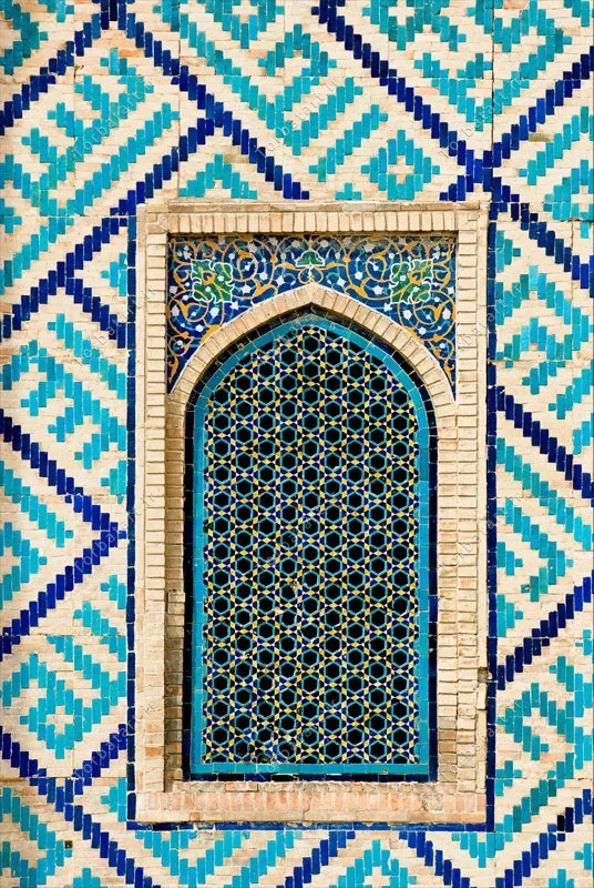 عکس با کیفیت پنجره مشبک ایرانی همراه با خط کوفی بنایی — تصویر 2